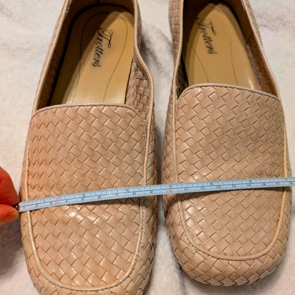 Trotters Leather Loafer Shoes 8.5w light beige - Picture 11 of 13